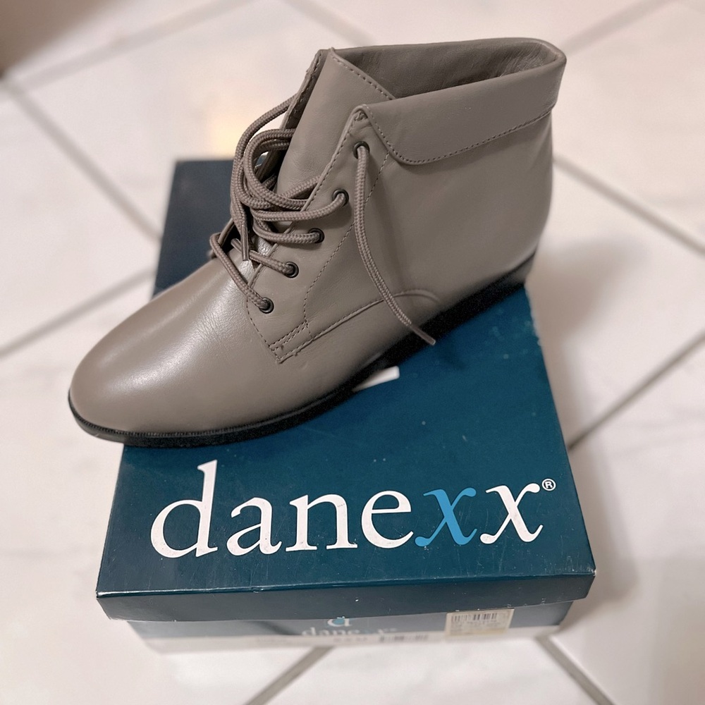 Vintage Leather Lace-Up Ankle Grey Boots